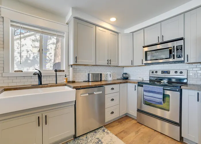 Cozy Waterfront Hale Cottage On Long Lake!